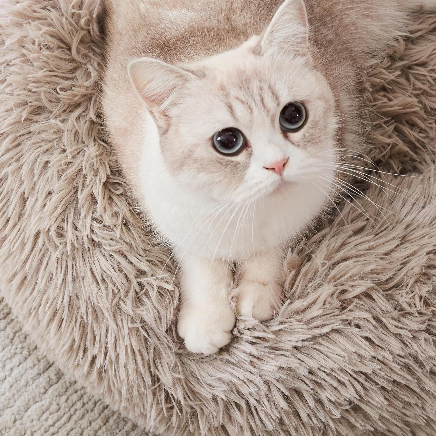 Calming Donut Pet Bed for Dogs & Cats - Soft Faux Fur Round Cuddler Bed with Non-Slip Base, 20"–30"