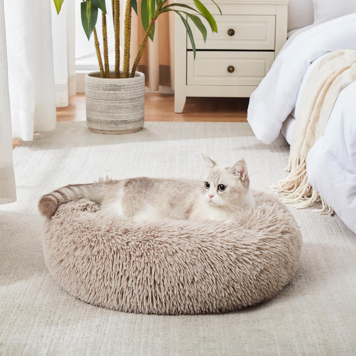 Calming Donut Pet Bed for Dogs & Cats - Soft Faux Fur Round Cuddler Bed with Non-Slip Base, 20"–30"